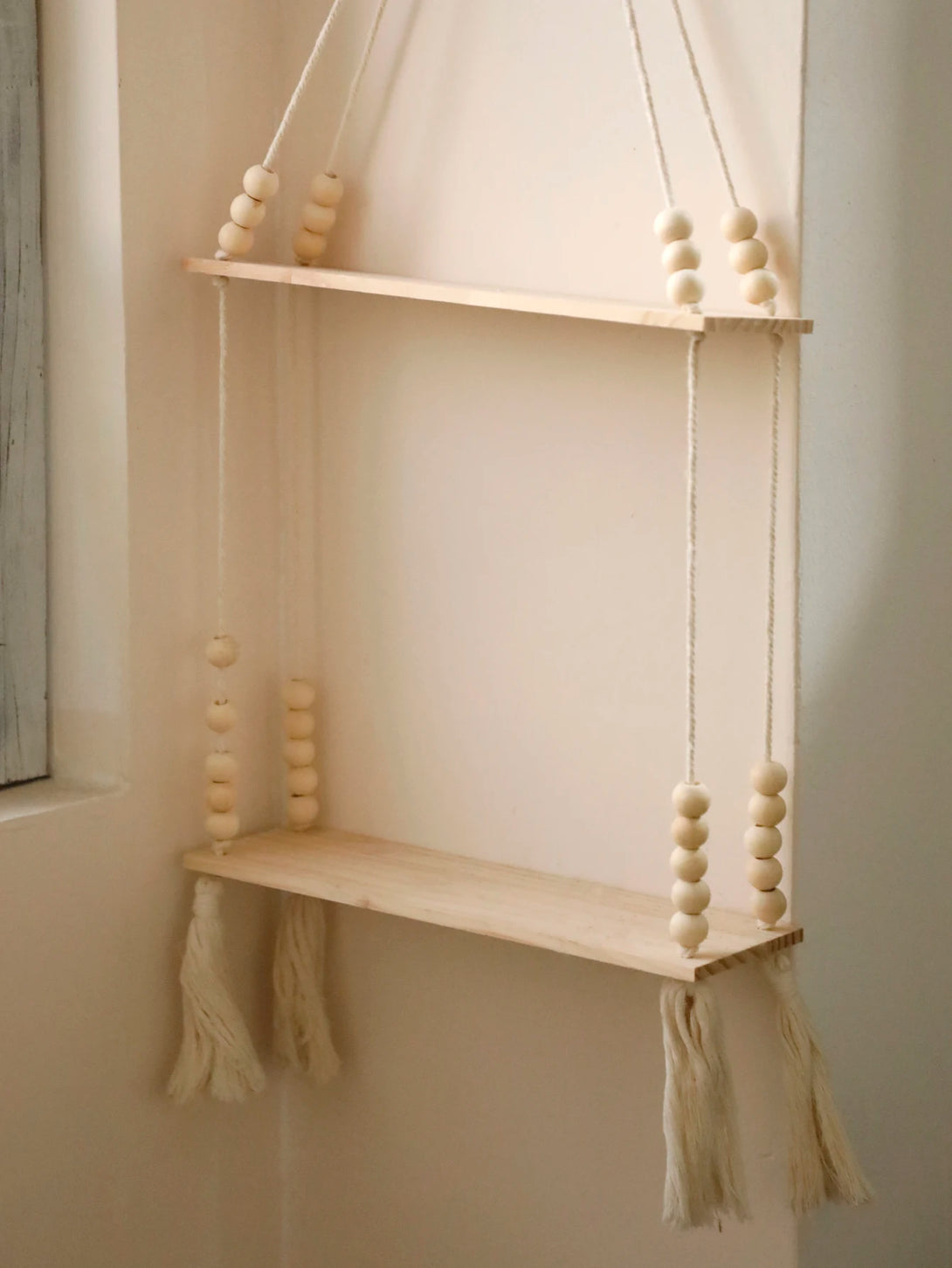 L'Etagère décorative suspendue en bois et macramé - CHiCLiKi